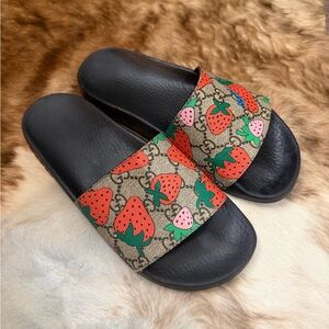 Gucci Black and Brown Strawberry Sandals